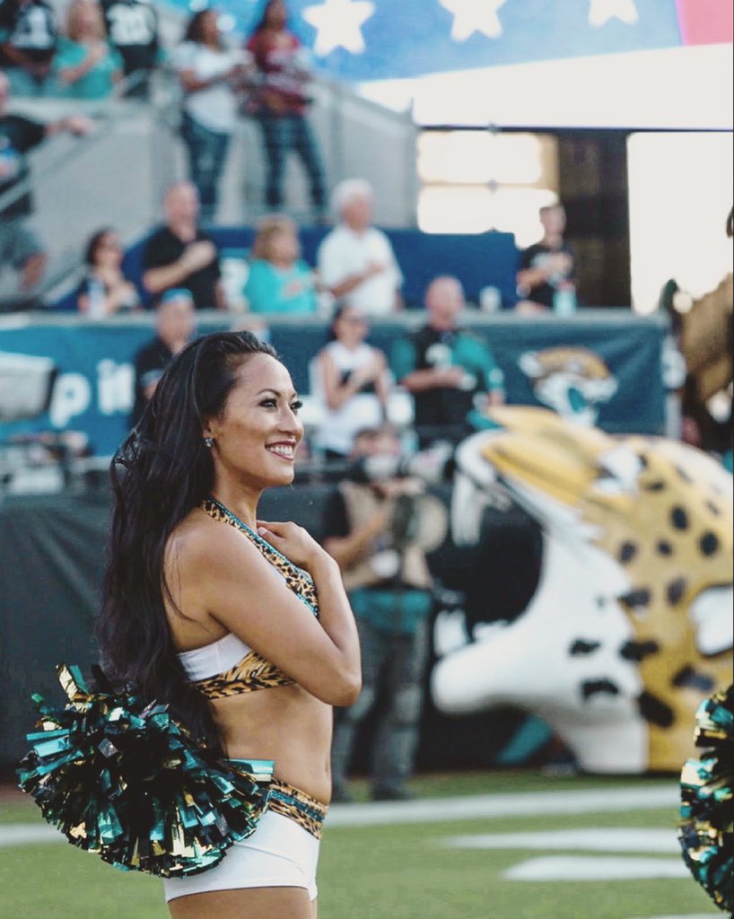 theotherAP's tweet photo. Honoring those who made the ultimate sacrifice for our freedom 🇺🇸 

📸 Photo by: David Rosenblum

#MemorialDay #SalutetoService #Jaguars #DUUUVAL #DTWD #gojags #jacksonville #ilovejax https://t.co/ETukAJIPIr