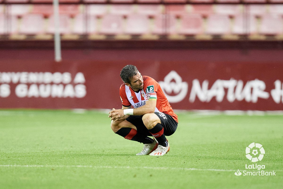UDLogrones's tweet photo. Van pasando las horas y queremos agradecer públicamente el apoyo que estamos recibiendo de clubes y aficionados tras el triste descenso. ¡Muchas gracias a todos!

Ya solo miramos hacia atrás para coger impulso para ir hacia delante. 🤜🤛⚪️🔴 https://t.co/4ZNrV01wIf