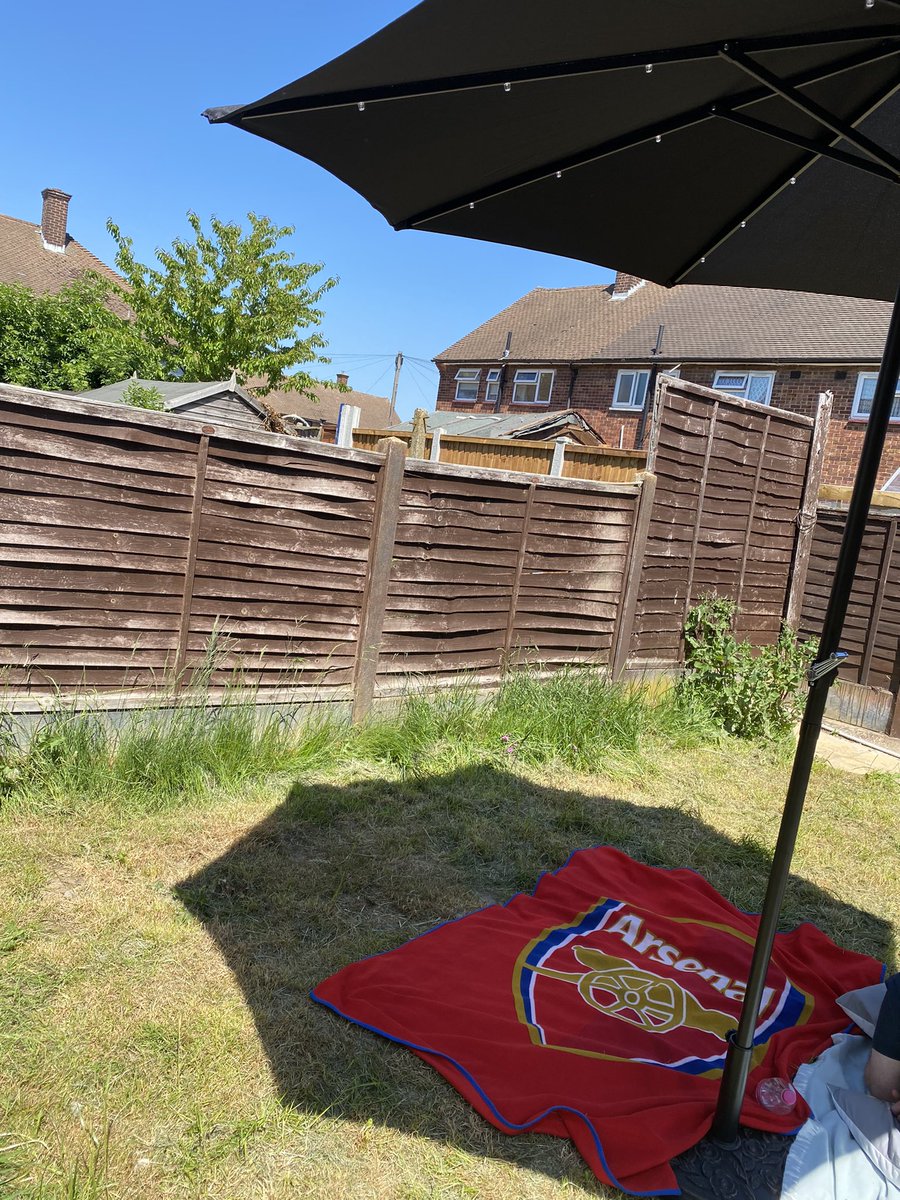 My spot for the rest of the afternoon whilst listening to @BBCEssex #dancingthroughthedecades
Life is sweet ♥️♥️♥️