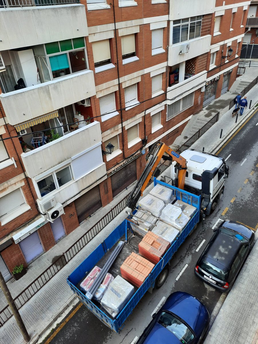 radiomontse's tweet photo. @ViladecansTweet Paralizar las obras que se están efectuando en el  local núm.14 de la calle Mare de Déu de Montserrat de Viladecans. Los vecinos no han dado permiso y BERONSA, a falsificado el Acta de Reunión (20.10.20) de la Comunidad de Propietarias y las firmas. #StopObras https://t.co/4oBKinNgow