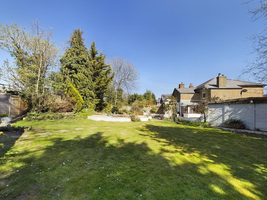 frostweb's tweet photo. #PropertyForSale An absolutely stunning property situated on a vast plot in one of Feltham's premier roads.
Potential to extend.
https://t.co/L1GAZZSN25
#Property #Feltham #Commuters #LargePlot https://t.co/1XWuR3sEc4