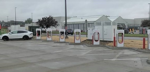 New Tesla Supercharger: Waterloo, IA - Flammang Drive (8 stalls) tesla.com/WaterlooIAsupe…