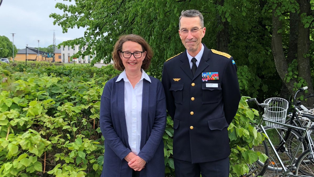 Idag träffades ambassadör <a href="/ltalonpoika/">Liisa Talonpoika</a> och ÖB <a href="/MByden/">Micael Bydén</a> på en arbetslunch i Stockholm. Även vår nuvarande och f.d. försvarsattaché <a href="/SalonenJoakim/">Joakim Salonen</a> och Rami Peltonen deltog i mötet. På agendan: samarbetet mellan Sverige och Finland. 🇫🇮🤝🇸🇪