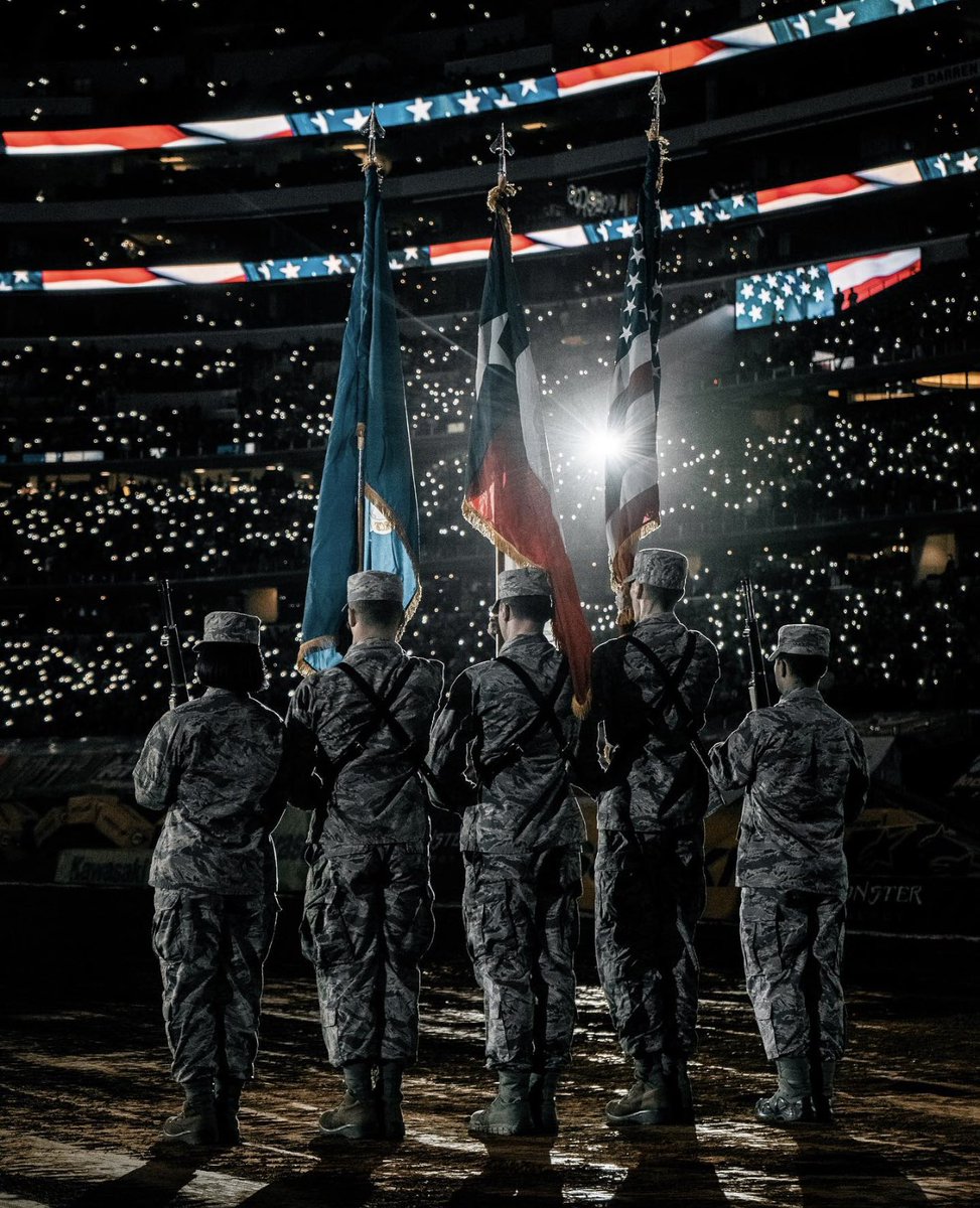 SupercrossLIVE's tweet photo. Land of the free, because of the brave 🇺🇸 

Thank you to all the men and women that have made the ultimate sacrifice to protect our great country 🙏

#SupercrossLIVE #MemorialDay https://t.co/pAuJxTElBU