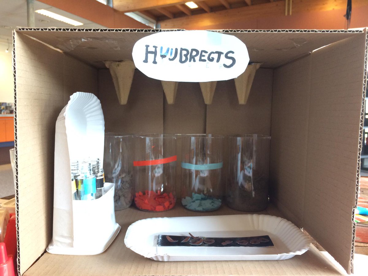 In onze regio #HelmondDePeel wordt van alles gemaakt  machines voor Lego poppetjes, stoffen, keukenbladen  en escaperooms.

Wij hebben #scholieren uitgedaagd om één regionaal #bedrijfineendoosje te stoppen!
We zijn erg nieuwsgierig naar het resultaat...
#dtw2021