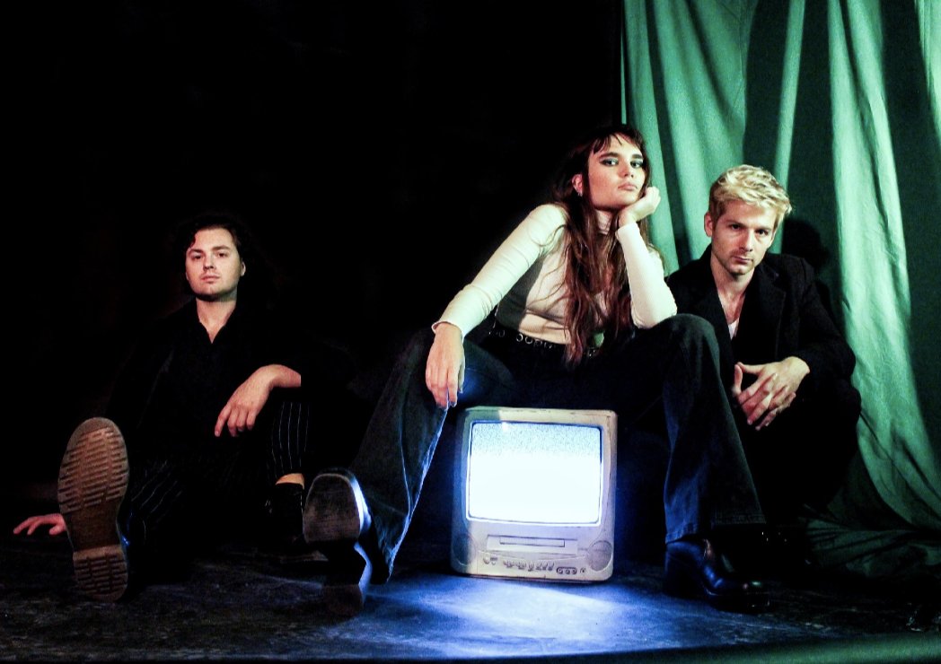 Have a listen to the latest beast of a tune from <a href="/calvalouise/">Calva Louise</a> - Tiranito, taken from the forthcoming album EUPHORIC which is out in August...

[📷 Bobby Bentham]

syncmusicblog.com/2021/05/31/cal…