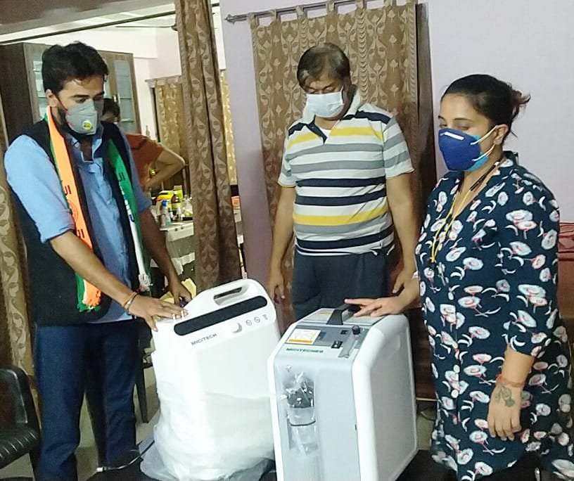 nsui's tweet photo. #TeamNSUI का निरंतर बस एक ही प्रयास है कि हर जीवन अनमोल है और ज्यादा से ज्यादा जीवन को बचाया जाए
महागामा विधायक @DipikaPS जी द्वारा जानकारी देने पर NSUI झारखंड प्रदेश उपाध्यक्ष @InderjitINC द्वारा गंभीर मरीज के लिए ऑक्सीजन कंसन्ट्रेटर उपलब्ध करवा दिया गया है।
#LadengeAurJeetenge https://t.co/BxVPeJlHnz