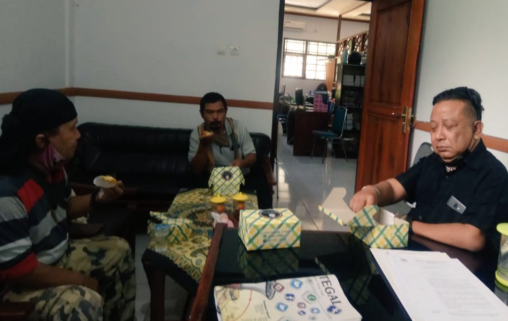 FkKab's tweet photo. Persiapan pentas Virtual @umiazizah60 @mulyonojoko63 @kominfokabtegal https://t.co/5vZ0WTTaoN