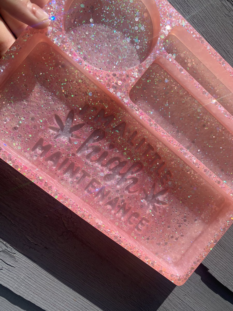 handmadebyp_'s tweet photo. I’m a little high maintenance large rolling trays now available 🤍 these are £18.99 each and available in any colour 💖 message me to purchase #resinart #resin #resincraft #resinartist #smokingaccessories #weedlife #weedgirls #weedsociety #weedsmokers #grinders #rollingtray https://t.co/MortCMeUNB