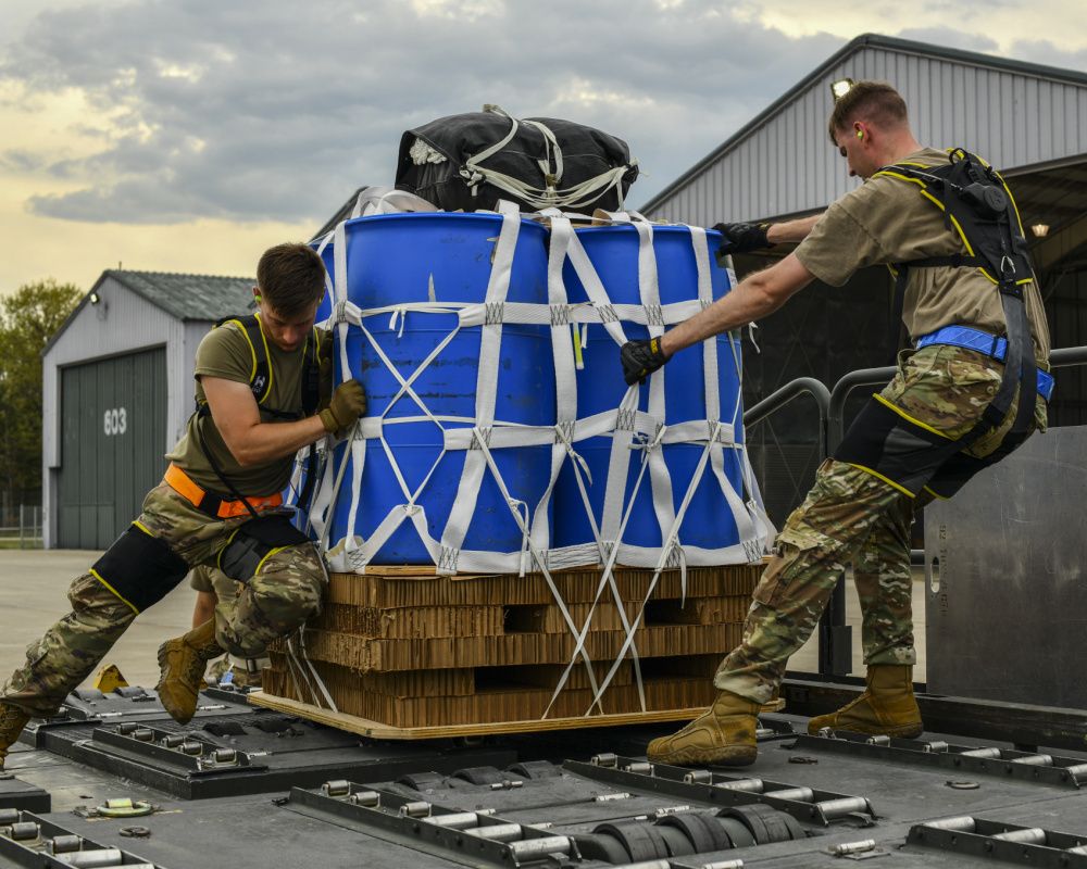 HeroWearExo's tweet photo. Proud to support the hard working people moving cargo, baggage, and supplies around the globe for @usairforce Bettering worker lives, one lift at a time! #exoforall #exosuit #exoskeleton #wearables #military #people #injuryprevention #herowear https://t.co/QbrVqSpz8e