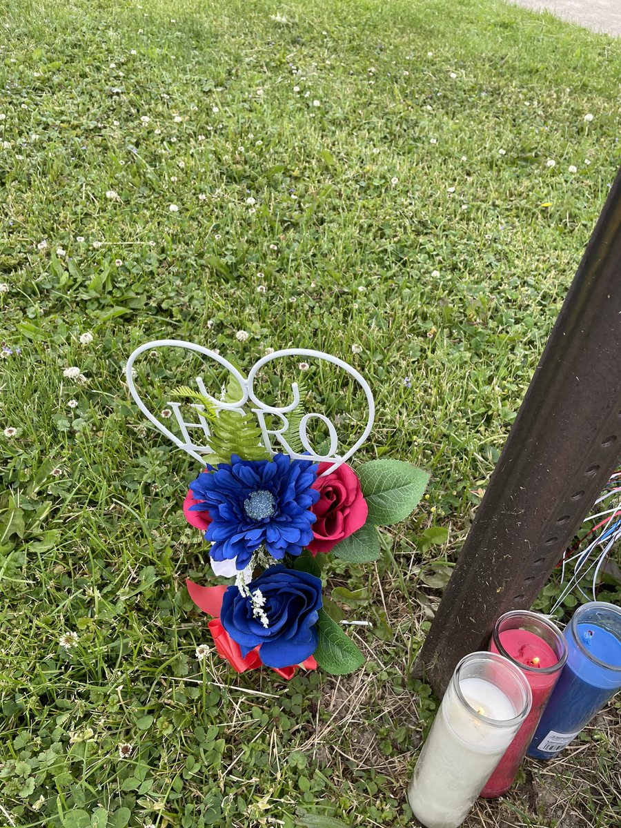 Angel5Jr's tweet image. It It was my pleasure to name a corner after a Lorain legend Sgt. Sam Felton Jr(USMC). But it’s a bigger to call you a friend. Brother your missed everyday. May 30th in Lorain, Ohio is Sam Felton Day. Thank you for your service and friendship. #PurpleHeart #NavyCross #MemorialDay