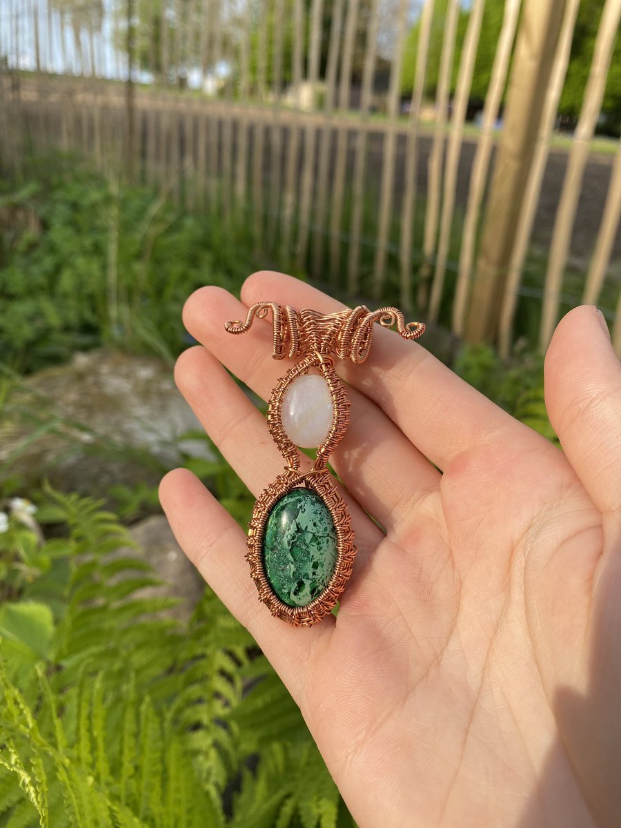 craftedbyflake's tweet photo. This dual stone pendant was the first pendant I made with two stones.
It is still available on my Etsy 🧿🔮❤️ https://t.co/JsKyqEmp7X