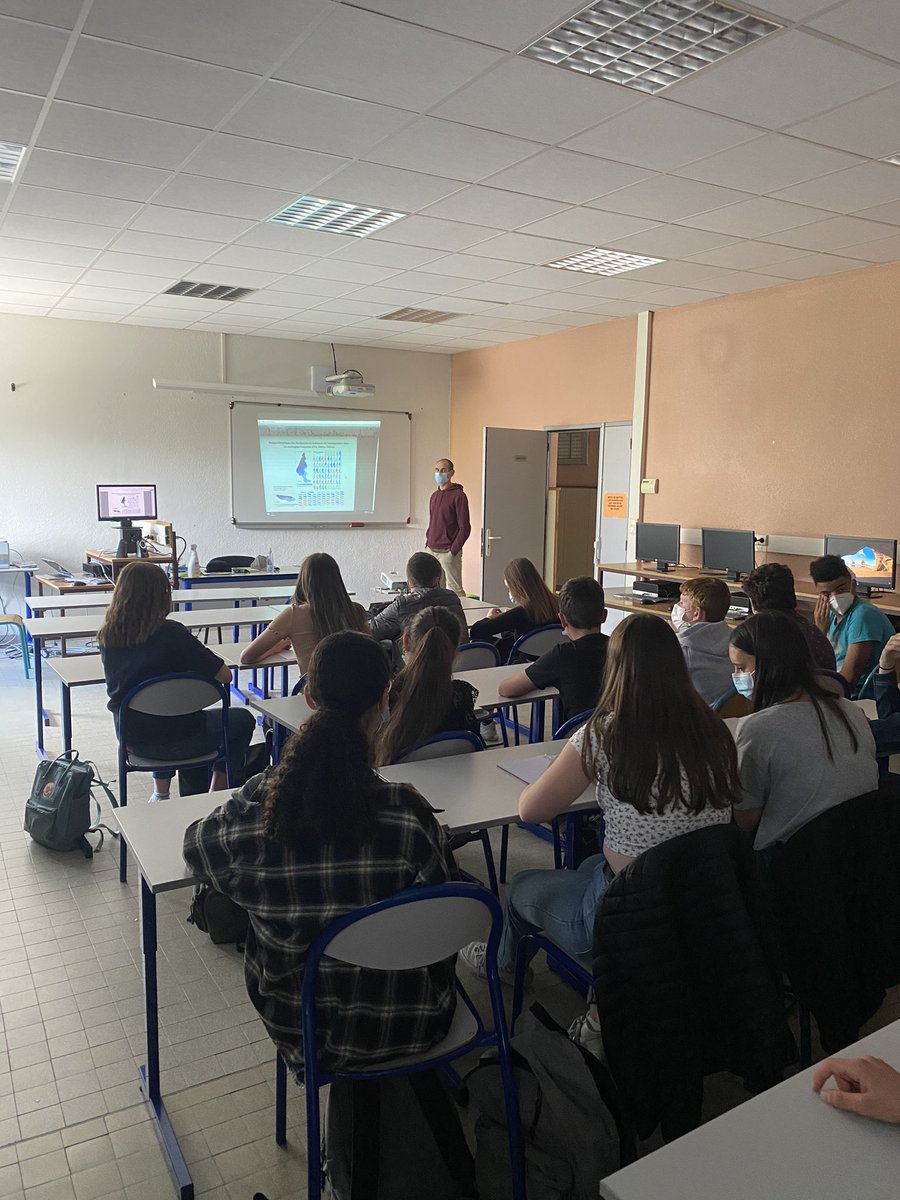 Aujourd’hui les membres du Collectif interviennent auprès des élèves du Collège de #Maurienne. L’objectif : méthode #scientifique et #climatechange

Avec <a href="/RaphaelLachello/">Raphaël Lachello</a>, <a href="/EmmanuelSALIM9/">Emmanuel SALIM</a> et François Vendel. 

<a href="/Univ_Savoie/">UnivSavoieMontBlanc</a> @LabexITTEM <a href="/CNRS/">CNRS 🌍</a> <a href="/UGrenobleAlpes/">Université Grenoble Alpes</a> <a href="/edytem_fr/">edytem</a> <a href="/LARHRA_Doc/">LARHRA Jeunes Chercheur.e.s</a>