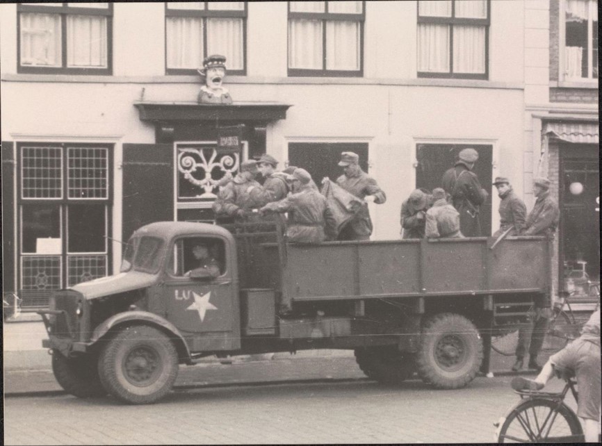 Het Maczek Memorial Breda bestaat vandaag 40 jaar!

Vanaf 5 juni is het eindelijk weer mogelijk om het memorial te bezoeken! Plan je bezoek snel en bekijk de nieuwe tijdelijke expositie “Naar huis?”

Kijk voor meer informatie op: brabantremembers.com/nieuws/maczek-…

#BrabantRemembers #Maczek
