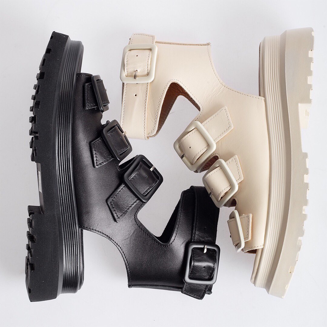 Trend alarmı! Stiline dinamizm katacak hakiki deri, hafif tabanlı sandaletler yaz kombinlerinin vazgeçilmez parçası olacak.
.
Trend alert! Genuine leather, light-soled sandals that will add dynamism to your style will be an indispensable    part of summer combinations.