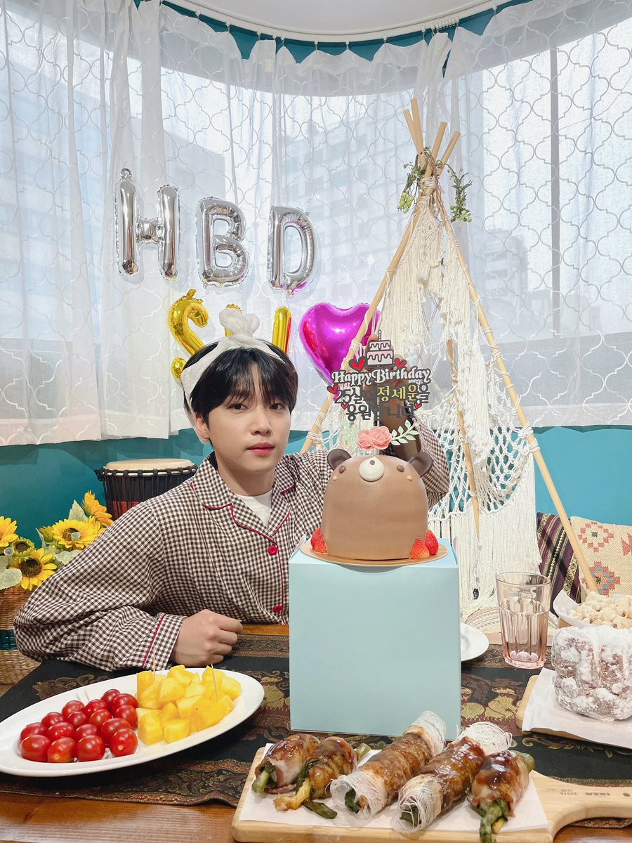 jeongsewoon_twt's tweet photo. [#정세운]
1분 1초가 지나가는 게 아쉬운 세운군의 25번째 생일🥲🎂 #행운 여러분의 많은 축하를 받으며 세운군을 위한 마음을 또 한 번 느낄 수 있어 너무 감사한 하루였습니다💘

세운이 행운을 찾아와 행복했던 오늘도 굿나잇, 굿모닝 🌙

#JEONGSEWOON
#HAPPY_SEWOON_DAY
#세운이_행운을_찾아온_날 https://t.co/rfYZDVNYjD
