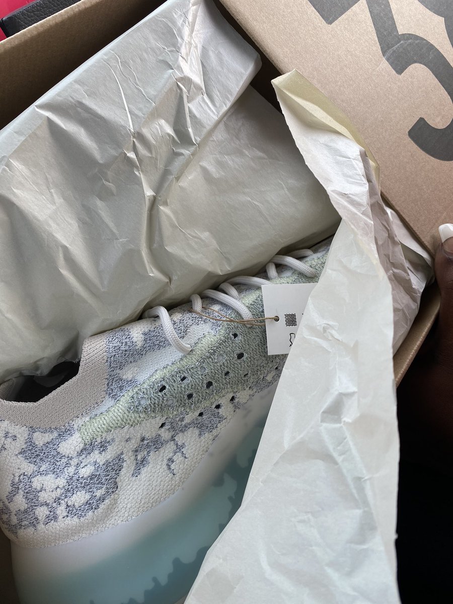 AceTheYungHeavy's tweet photo. New Drip Alert 🚨!! #Yeezy #380 #Boost #AlienBlue @adidas @kanyewest Jumping over #Jumpman23 today 🔥🔥👟 https://t.co/wlZDhthR8v