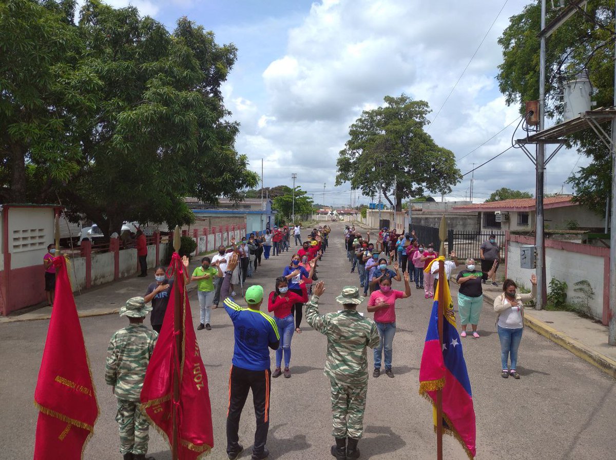 ManuelGBernalM's tweet photo. 🗣️ Cumpliendo los protocolos establecidos ante el COVID-19; la @Milicia_B1 junto a la comuna llevan a cabo reuniones patrióticas, consolidando 51 Unidades Populares de Defensa Integral, incrementando nuestro pie de lucha.

#LiberenALosPatriotas https://t.co/MkamCSuqcM