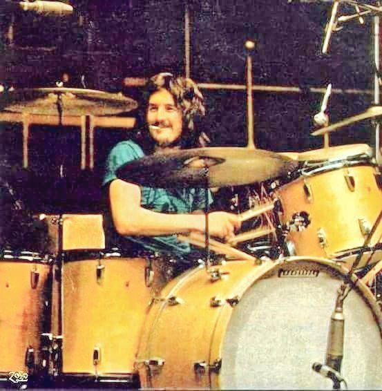     Happy birthday JOHN BONHAM (1948 1980). Gone, but not forgotten!

What\s your favorite LED ZEPPELIN album? 