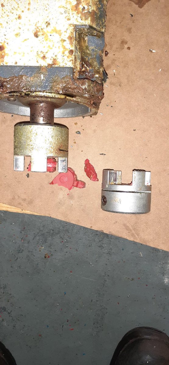 machine_support's tweet image. Customer reported a knocking noise and backlash in X axis. Quick look at the coupling and all is revealed. New insert fitted and back in production. #productivity #maintenance_support #bridgeport #breakdowncover