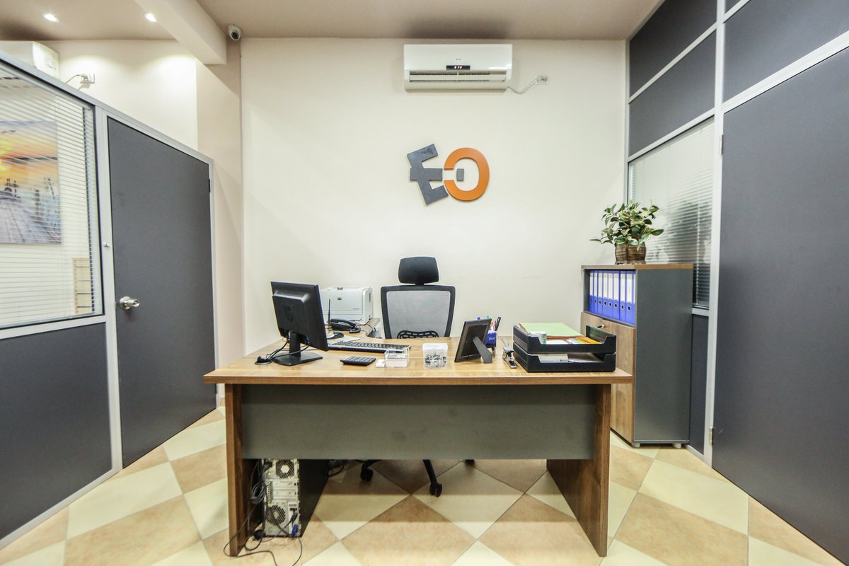 EasyOffices2's tweet image. Aujourd'hui, le #coworking s'adapte à des modes de travail flexibles
❓ Vous avez besoin d'accéder à un espace de travail sur une demi-journée, une journée ou bien de façon permanente
👉 EasyOffices vous propose différentes formules 
Nous contacter 📞 +237 698 92 65 48