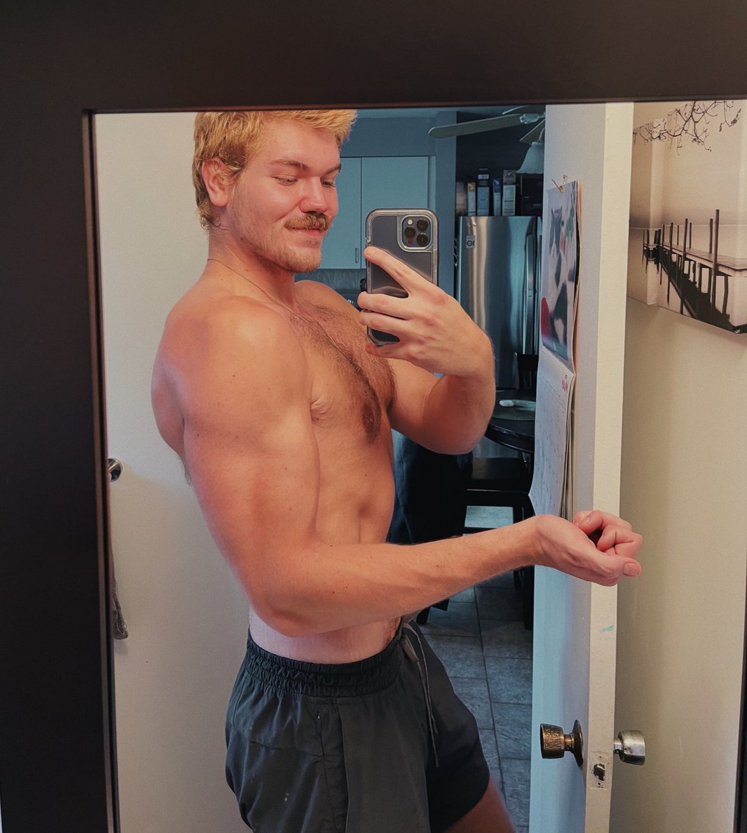 cummiekween's tweet photo. Went from a 42-44in waist to 30-32in simply by minding my own business besties you should try it 😩 https://t.co/cklurgwT5u