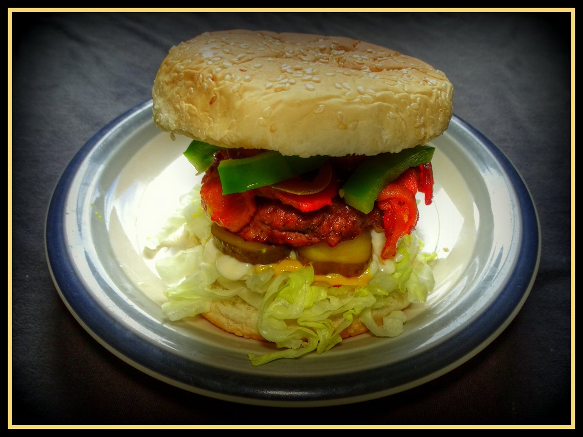 Bacon & Jalapeno Burger #dinerinmymind #homecooking #food #cookingathome #homecooked #bacon #jalapenopeppers #burger #sweetpickles #onions #garlic #aioli #yellowmustard #lettuce #beef #greenpepper #pandemiclife #shoppinglocal #Manitoba #hamburger