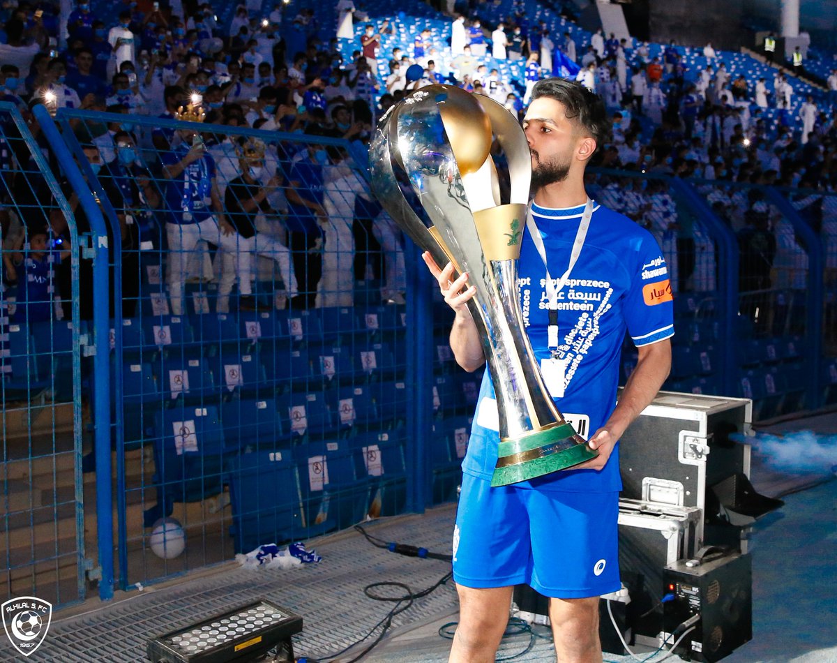 derradjihafid's tweet photo. ألف مبروك للهلال تتويجه الثاني تواليا و الـ17 في تاريخه بلقب أحد أقوى الدوريات في أسيا والوطن العربي.
الاحتفال بالتتويح رفقة جماهيره الوفية كان راقيا، نتمنى أن نشاهده في احتفالات كل المتوجين بالدوريات العربية.. https://t.co/iy1cqc5tfQ