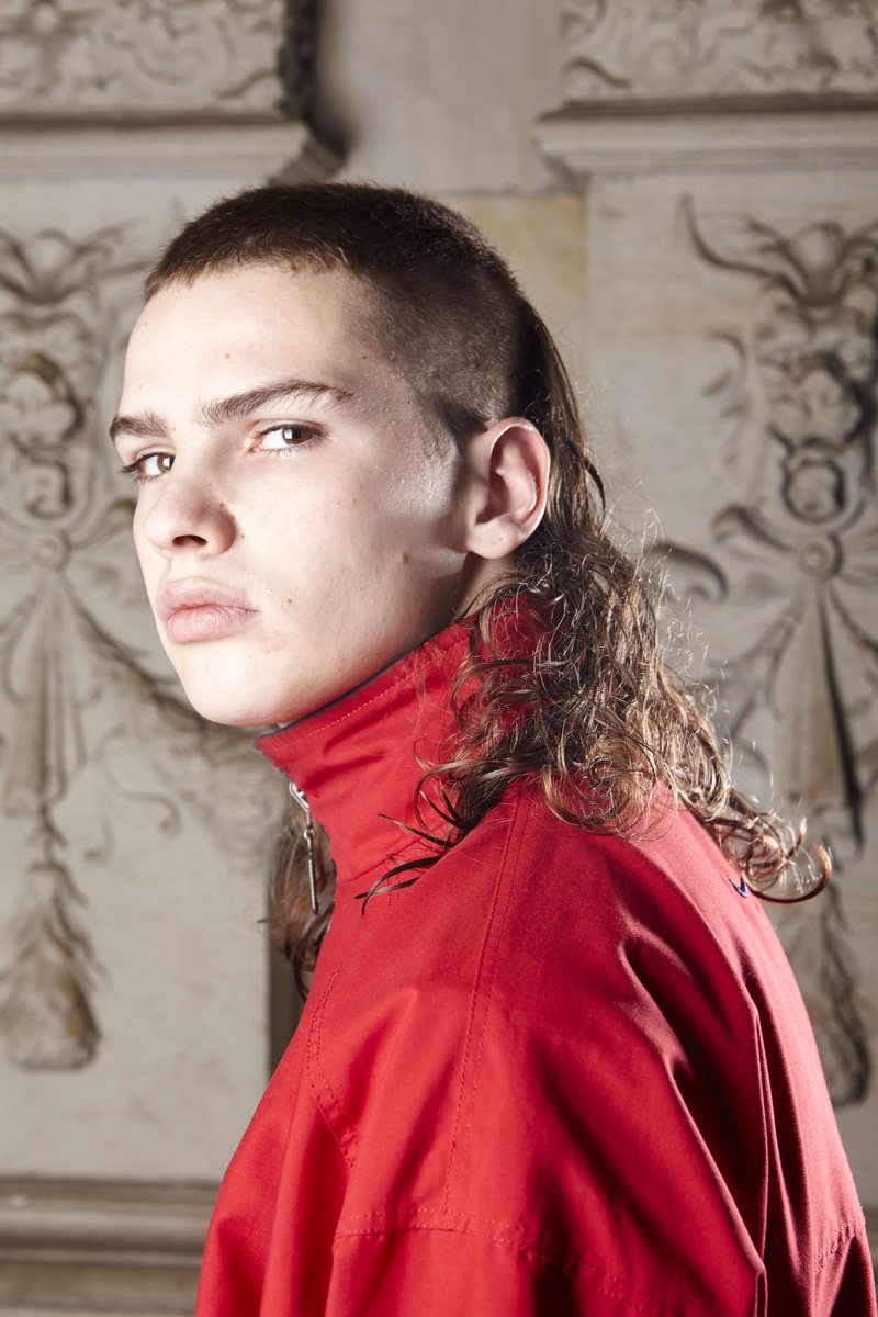 #Kijktip Vanavond zitten de makers van #Matlas én een aantal van hun modellen aan tafel @op1npo om te vertellen over de typische Haagse #mat Het boek ligt deze week in de winkels en de tentoonstelling is vanaf zaterdag te zien in onze lounge! <a href="/AtlasMullet/">MulletAtlas</a>