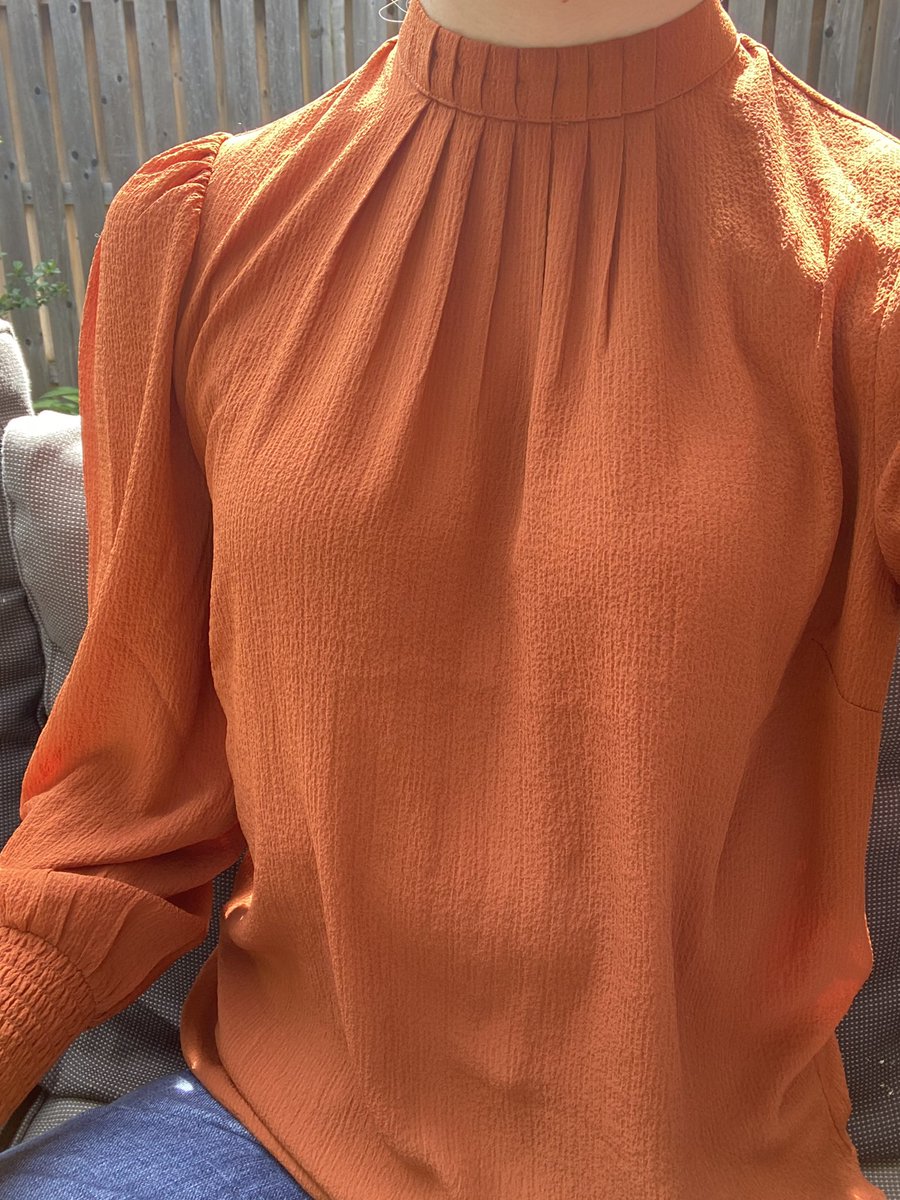 vickymorgz's tweet photo. Today my class and I are wearing Orange to honour all the children who never returned home from residential schools. Sending those affected love, light, strength and healing thoughts🧡🧡🧡🧡 #IndigenousLivesMatter #215children #EveryChildMatters https://t.co/tCetYcSH5p