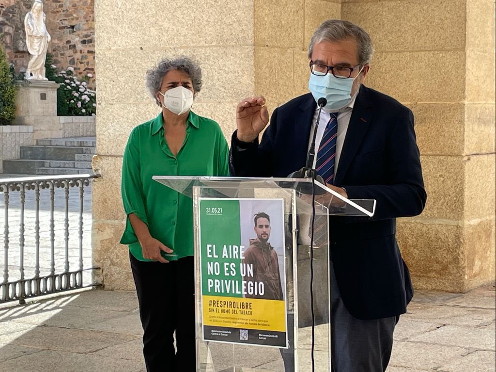 PedroPastorV's tweet photo. Esta mañana en rueda de prensa junto al @Ayto_Caceres para celebrar el Día Mundial Sin Tabaco.
“Extremadura supera la media de consumo de tabaco nacional” “la actual ley Antitabaco necesita ser ampliada para proteger a niños y jóvenes del humo ambiental”
#menoshumomenoscancer https://t.co/7TFqJqki2K