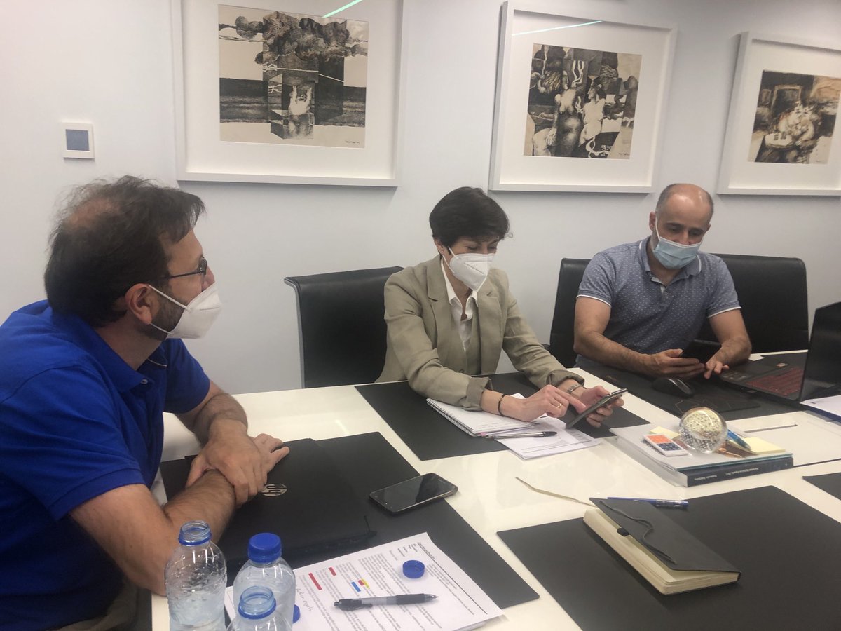 AudiconExpertos's tweet photo. Reunión de trabajo en Audicon. Cómo abordar la comunicación en la empresa. #comunicacion #auditoria #economia #galicia https://t.co/g3c6UEnGvf