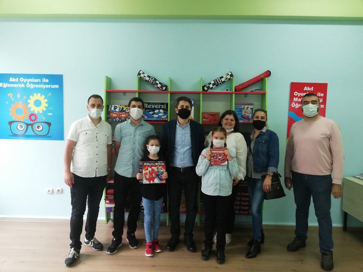 Akıl ve Zeka Oyunları ilçe turnuvasında okulumuzu temsil eden öğrencilerimiz Melike Ebrar TÜRKMETİN, Pentago ilçe birincisi; Duru ÇİL, Equilibrio ilçe birincisi olmuşlardır. Öğrencilerimizi tebrik eder, il turnuvalarında başarılar dilerim. 
#sapancailkokulu #sapmem