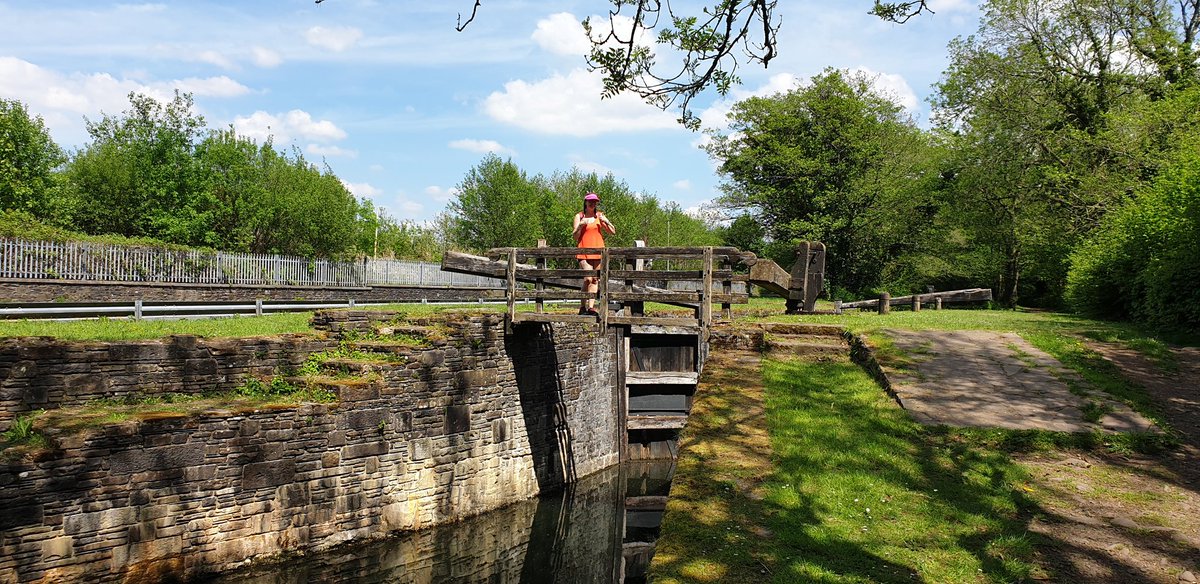 bec_fetherston's tweet photo. Another canal walk with my favourite person ❤ 6 beautiful miles in lovely sunny weather! 😁 #neathcanal #BankHolidayWeekend https://t.co/XPLfebFGp9