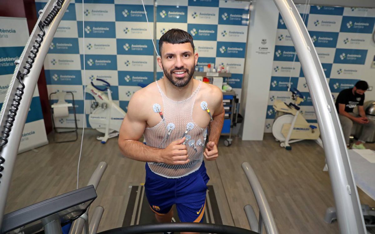 Aguero saat menjalani tes medis.