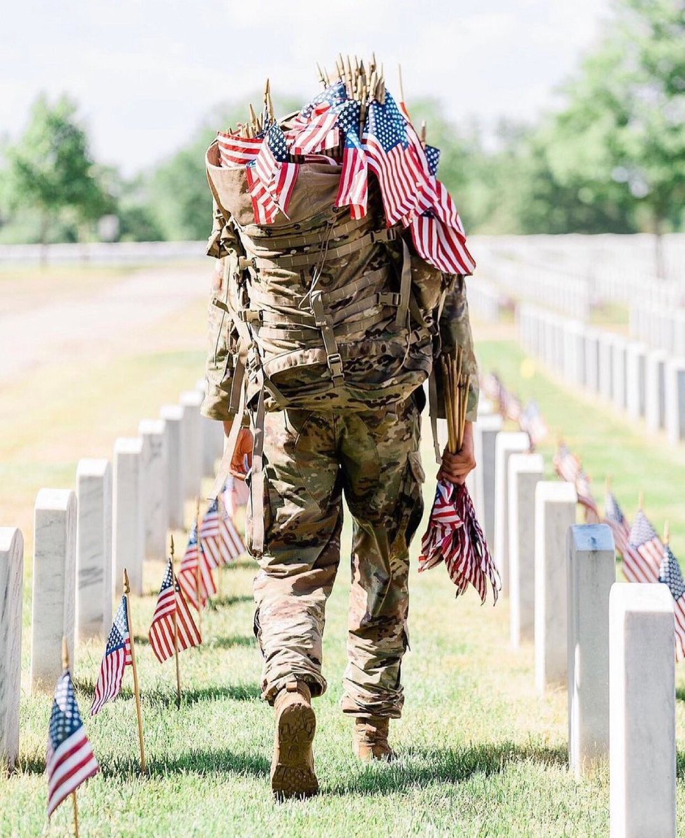 Respect. Honor. Remember. 🙏🇺🇸❤️

Sharing this powerful photo by Gordon Lau. #MemorialDay #NeverForgotten #FreedomIsntFree