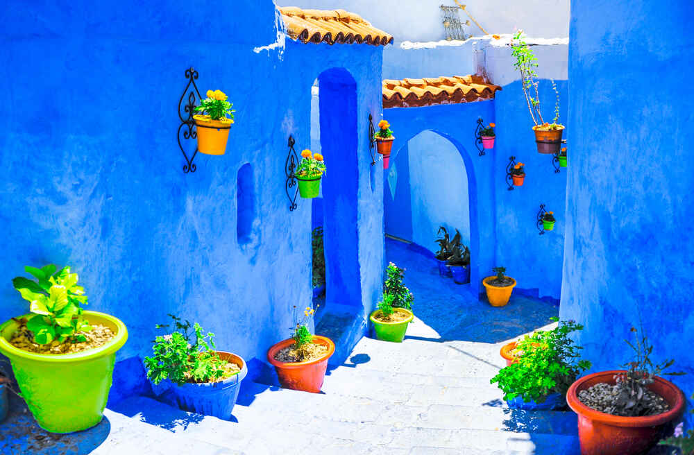 Tembeliaa's tweet photo. Located amidst the scenic peaks of the Rif Mountains, Chefchaouen is a small town in a large landscape. Would you like to explore the local arts and crafts shops in the medina or try out morocco cuisine at the riad restaurant? #visitmorocco #chefchaouen #tembelia #Travel https://t.co/bg6hx6urfh