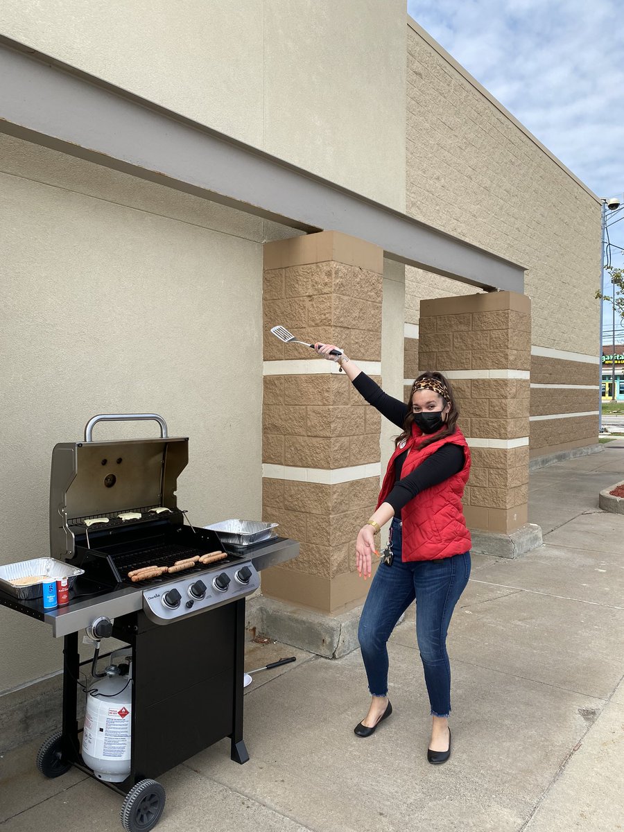 Thanks <a href="/Bianca__Lawson/">Bianca Lawson</a> for grilling today’s holiday lunch for the team at #T0923 !