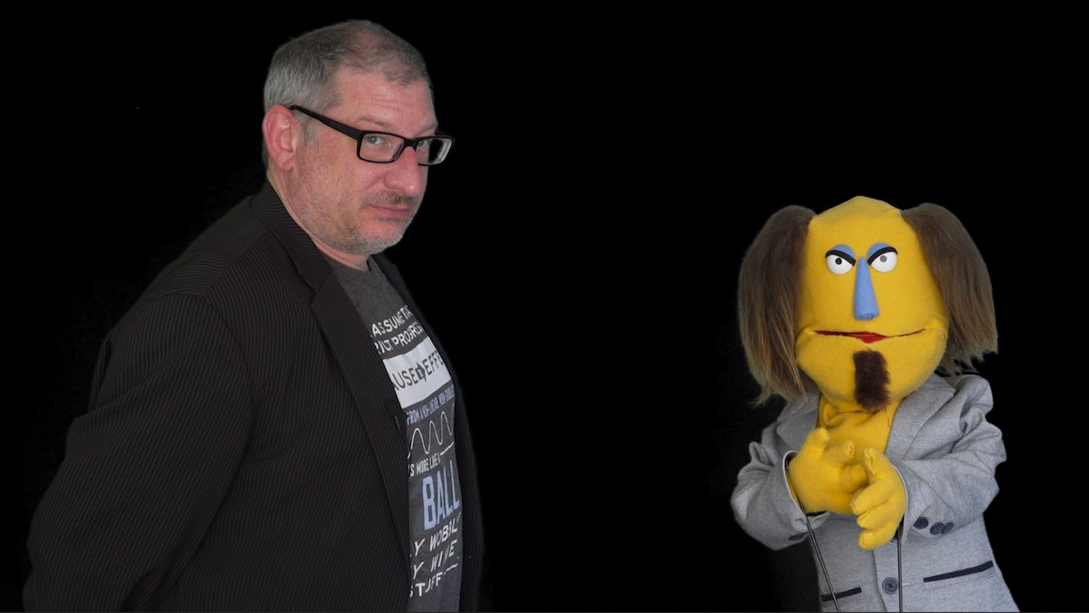NERDtiwii's tweet photo. Baron Cardoff ist noch gar nicht zufrieden����🥳😬!! Proben zur „Kalauer Hour“🎉🙌!! @MarkusVonKaenel #kalauerhour #nerdtv #baroncardoff #muppetlike #tvshow #plushpuppet #handpuppet #tvfun #klappmaulpuppe #actionfigure #nerdathisbest #alienagogo #nerdathisnest https://t.co/s9gtDl6oEQ