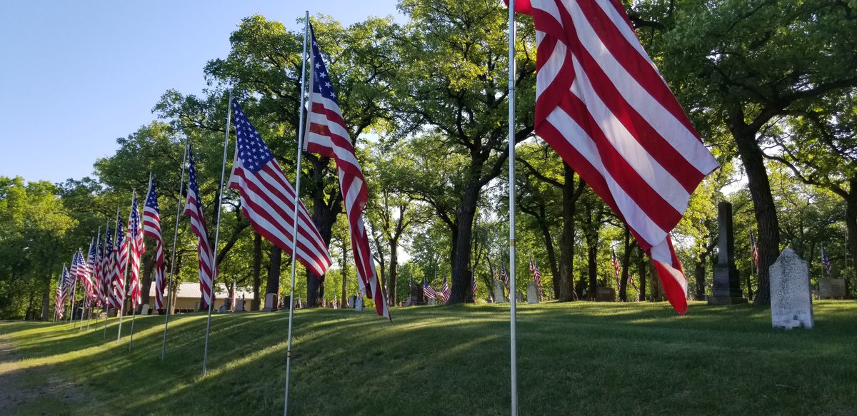 AbsoluteIceMN's tweet photo. Today we honor the memory of those who served our country and are no longer with us. Remember those heroes as you go about your day and all the sacrifices that they made. #MemorialDay https://t.co/EcLs7reu7C