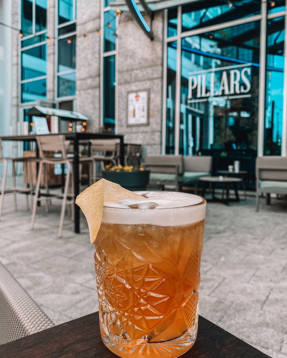 Monday... nothing a cocktail can’t fix 🍸