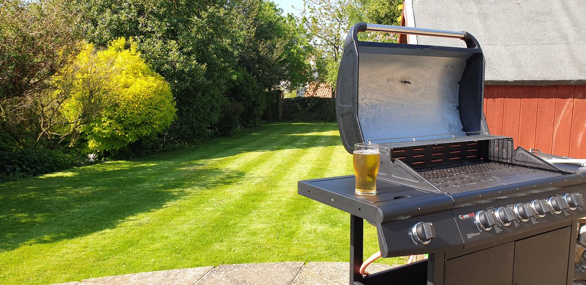 ChrisKelly7474's tweet photo. What more do you need on a bank Holiday Monday?
Cheers everyone! https://t.co/3c2lMd41Ol