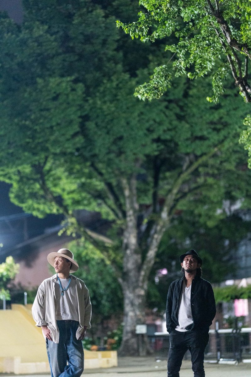 ট ইট র ふらっと 専属カメラマン こんばんは 6月に入りました 京都はここ数日30度前後の気温で夏くらい暑いです 梅雨は何処に行ったのでしょうか というわけで今月は雨が降りそうだったのでアーケード内で撮影しましたが やんでたので公園でも撮影し