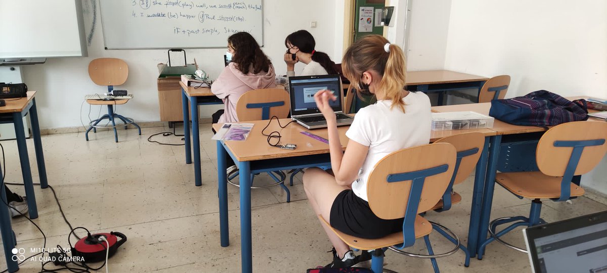 IESMediterrane1's tweet photo. Durante la mañana de hoy lunes se ha desarrollado otra jornada del taller de electrónica con alumnos/as de 3º ESO. Programa #Impulsa2. https://t.co/T7vXgRgt9t