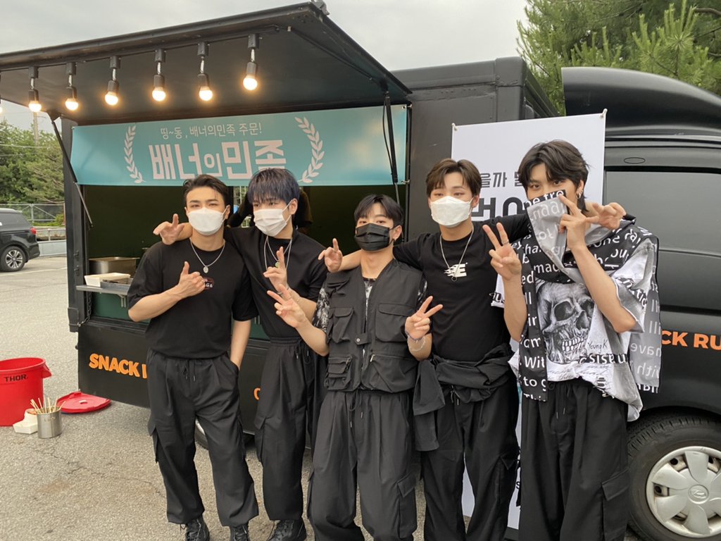 vanner_pics's tweet photo. 210531 •ू♡ cr. fancafe 

#VANNER https://t.co/VH00PROSoA