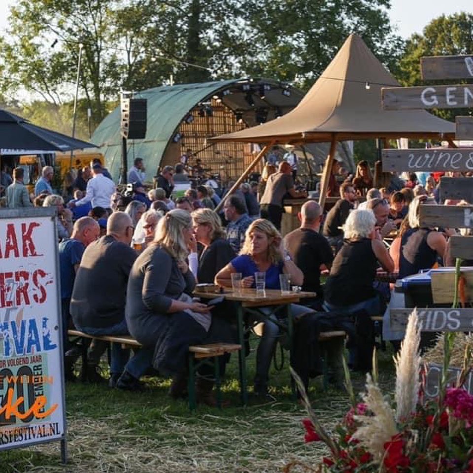 🎪🎶🚛 ZOU HET DAN TOCH ? 🔥
Versoepelingen !! Wanneer het mág en allemaal kán, ben jij d’r dan bij, bij het Smaakmakers Festival op
18 &amp; 19 september in De Wijk? 
Het delen van dit bericht vinden wij machtig mooi ❤️
Geniet en laot gaon 
 🔜 18 &amp; 19 september 2021
De Wijk 
#SMF21