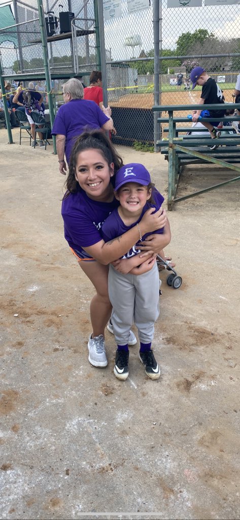 CoolMom0916's tweet photo. Pey and her All-Star team are 2-0 in the Tournament of Champions!! We beat Taylor’s B team on Saturday 23-25 and beat Taylor’s A team yesterday 18-29!! So proud of these kids!! #GoElgin 🎉 #BusyRaisingBallers ⚾️💜 https://t.co/Vq3FPApLuP