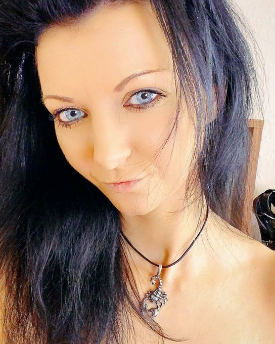 Have a wonderful week ✌️
#lailabanx #cute #blueeyedgirl #blueeyes #blaueaugen #blackhair #scorpio #scorpiogirl