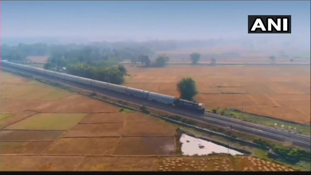 FriendsBsf's tweet photo. 4097 Km लंबी #भारत_बांग्लादेश सीमा के सैकड़ों Km क्षेत्र में अब तक बाड़ नहीं लग पाई है। सीमा पर भौगोलिक परिस्थितियों और नदियों का क्षेत्र होने के चलते  बाड़ नहीं लगाई जा सकती। लेकिन यहां संयुक्त सीमा प्रबंधन प्रणाली के माध्यम से #BSF #BGB द्वारा निगरानी रखी जाती है। 

@pks_ips https://t.co/My5ayq6xEA
