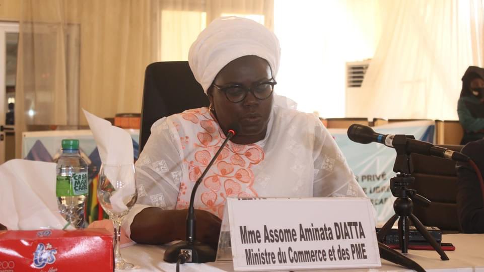 dce_sn's tweet photo. Afin de permettre au secteur privé sénégalais d’être en phase avec les règles de la mise en oeuvre de la #ZLECAF,  le ministère du commerce et des #PME a organisé une formation pour les acteurs. #Senegal https://t.co/EEaC4JIaoz